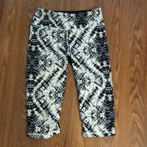 Sport crop leggings. Mid-rise. Great condition.